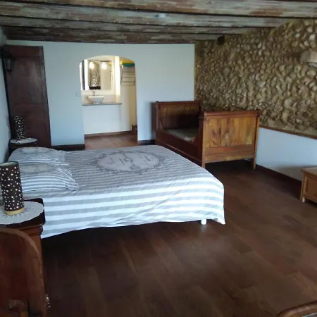 Chambre à la ferme au milieu des lavandes-3