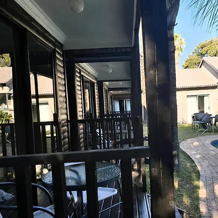 33Rd On Carlton-3