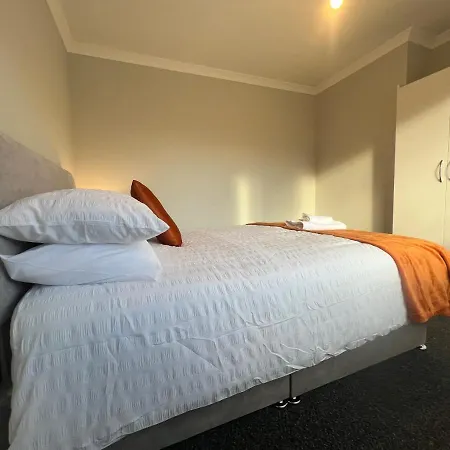 The Coral Guest House Southampton, Family Rooms, Suitable For Contractors-3