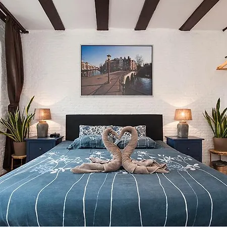 Crown Guesthouse Amsterdam-2