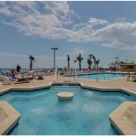 Upgraded Studio At Landmark Resort ! 17 Pools, Lazy Rivers, Jacuzzis! 814-3