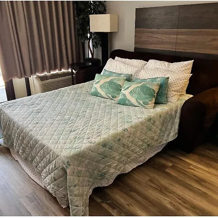 Upgraded Studio At Landmark Resort ! 17 Pools, Lazy Rivers, Jacuzzis! 814-2