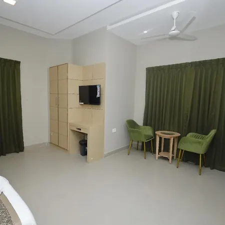 Grand Courtyard Business Hotel, Saligramam-2