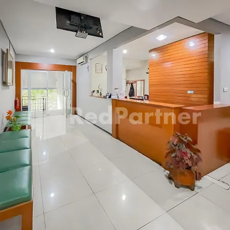 Sang Surya GuestHouse Syariah Near RS Hasan Sadikin Mitra RedDoorz-3