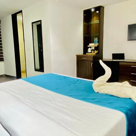 Qotel Hotel Rajouri Garden I Near Metro I Spacious Rooms I Friendly Staff I Most Preferred Hotel In Rajouri-2