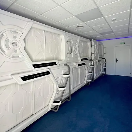 Good Vibes Only Capsule Hostel Malaga-2