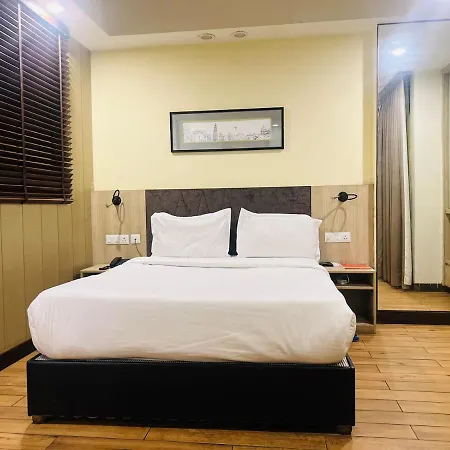 Avr Hotels 1 Bhk Rooms Sapphire Mall 83 Manesr-3