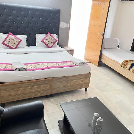 Hotel Star Palace - Near Karol Bagh Metro-2