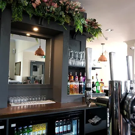 Station Lounge & Rooms-2