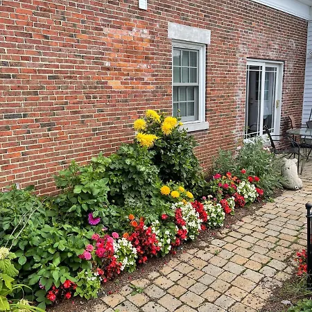 Dodds Brick House Bed & Breakfast-3