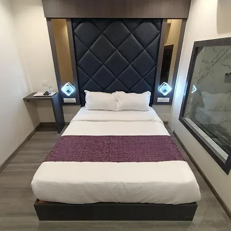 Hotel Classio Andheri - Near Dn Nagar Metro Station-2