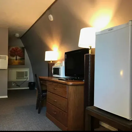 The Little Chalet Motel-2