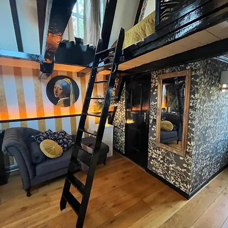 The smallest hotel in Amsterdam-2