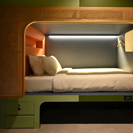 Dream Chaser Boutique Capsule Hotel-2