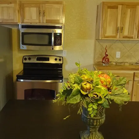 A2 - Poolside King Cabana With Full Kitchen, King Bed, Sleeper Sofa And Pool Access-3