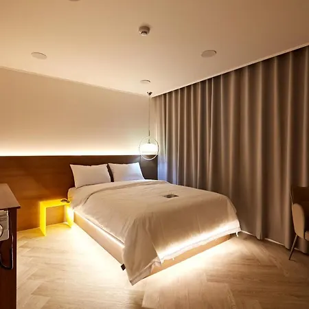 Hotel Sounds-2
