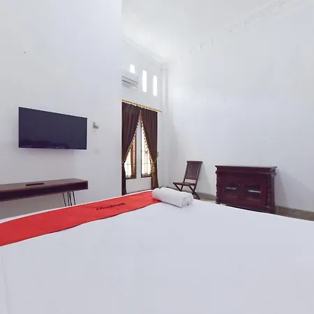 RedDoorz Syariah near Dago Pakar 2-2