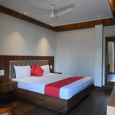 Hotel Apple Blossom 2 Minutes Walking From Mall Road-2