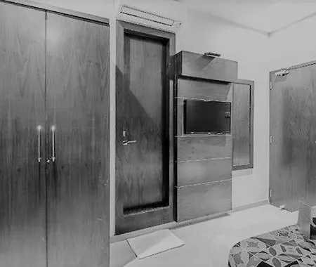 Fabhotel Realm Inn-3