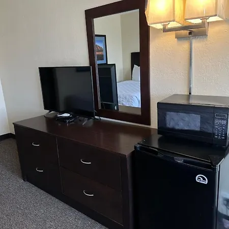 Ambassador Inn "Weekly Rate Available"-2