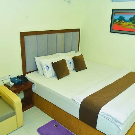 Hotel Crown City-3