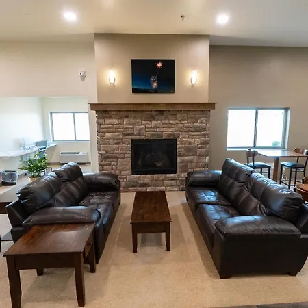 Cobblestone Hotel & Suites-Sheldon-3