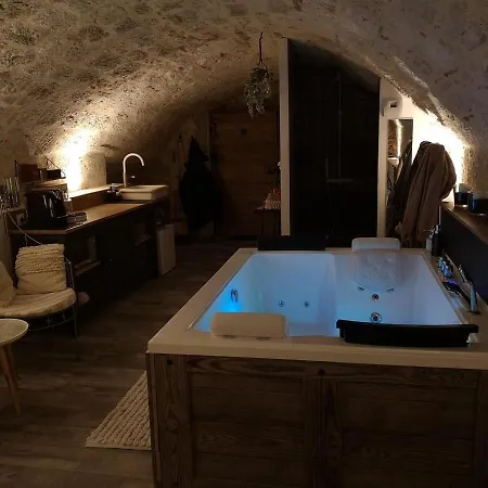 Nuit Insolite Avec Spa Privatif Au "Secret"-3