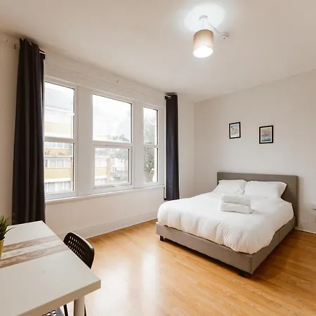Great Rooms In Plaistow-2