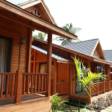 Foxoso Aaristo Baga Beach Resort-3