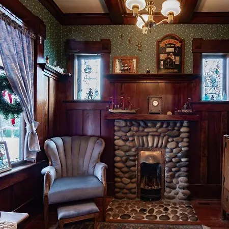 The Hazelhouse-2