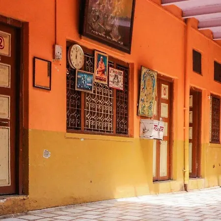 Goroomgo Laxmi Bhawan Dharamshala Mathura Near Yamuna River And Dwarikadhish Temple-3