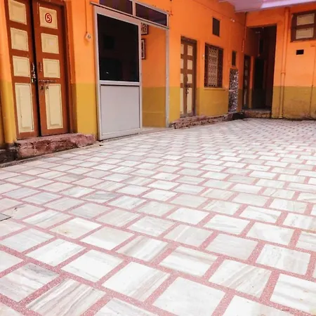 Goroomgo Laxmi Bhawan Dharamshala Mathura Near Yamuna River And Dwarikadhish Temple-2