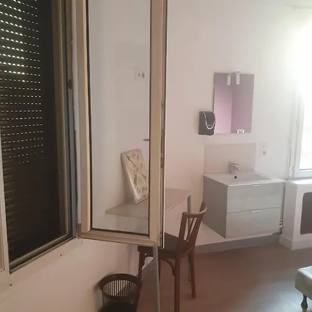 Hotel Aux Bons Amis-2