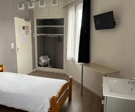 Hotel Aux Bons Amis-3
