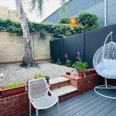 Riverside Deluxe Double Room E14-3