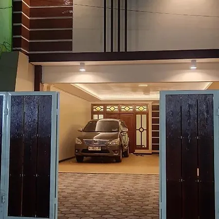 Guest House Omah Ningrat Surabaya-3