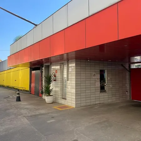 Motel 2000-2