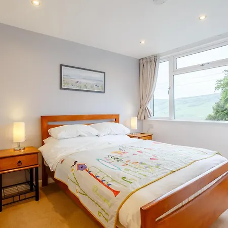 Urquhart Bay B&B-3