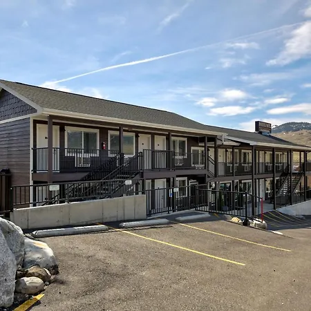 Roosevelt Hotel - Yellowstone-3