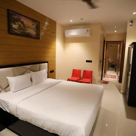 Pitambara Lawn And Rooms-3
