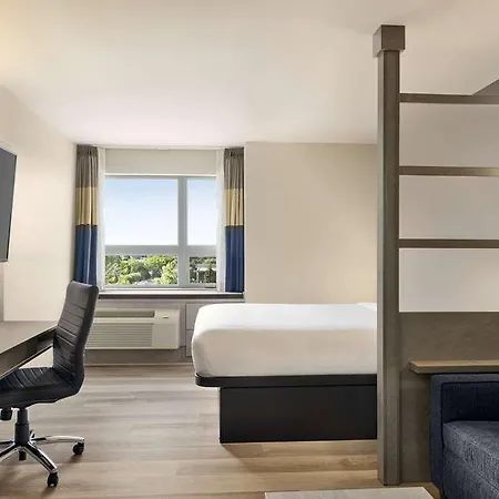 Microtel Inn & Suites Montreal Airport-Dorval Qc-2