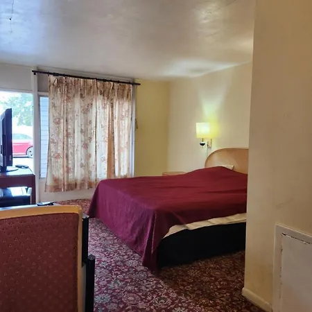 Econo Inn-3