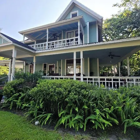 Southern Charm In The Camellia Rose Inn-2