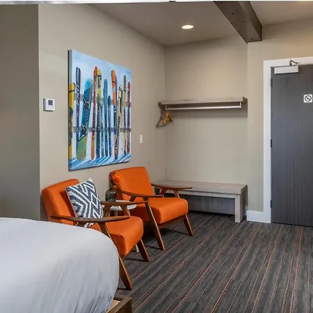 Ski Inn Taphouse Hotel-3