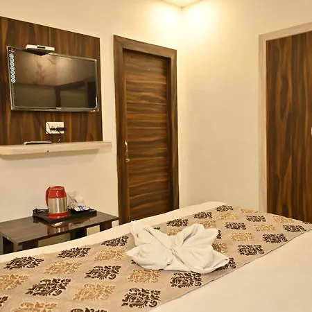 Hotel Shine Star By Tag Your Trip Near Golden Temple-2