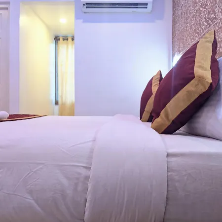 Hotel Feathers-2