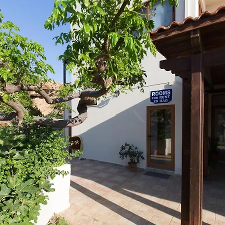 En Plo Beachfront Rooms-3