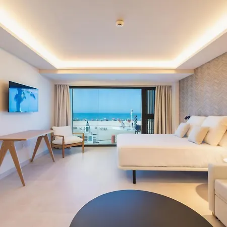 Apartamentos Playa Victoria - By Grupo Tribu-3