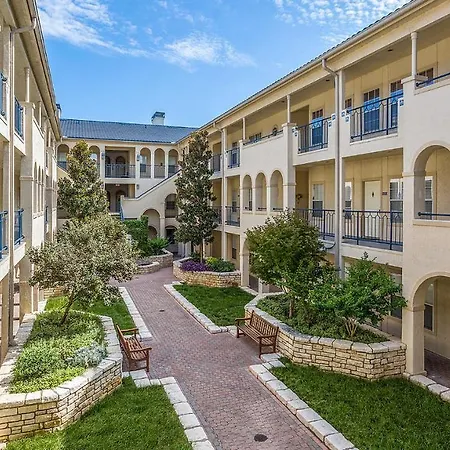 Lake Travis Stunning Waterfront, Sunset & Pool Views, Pet Friendly, Boat Ramp, Lago Vista, Texas-2