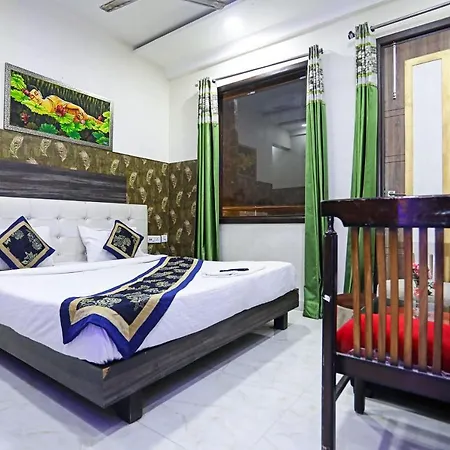 Hotel Season Grand Couple Friendly Pitampura Metro Station-3